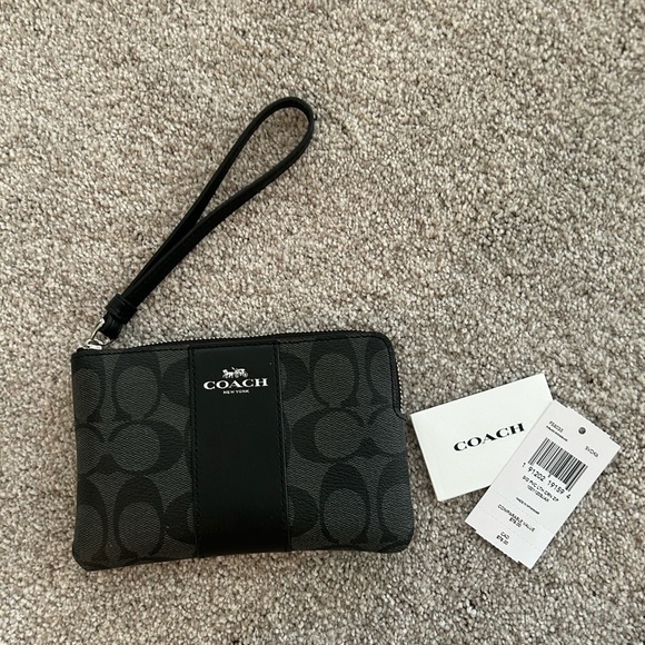 Coach Black Leather Wristlet Wallet + NEVER USED - Picture 3 of 5